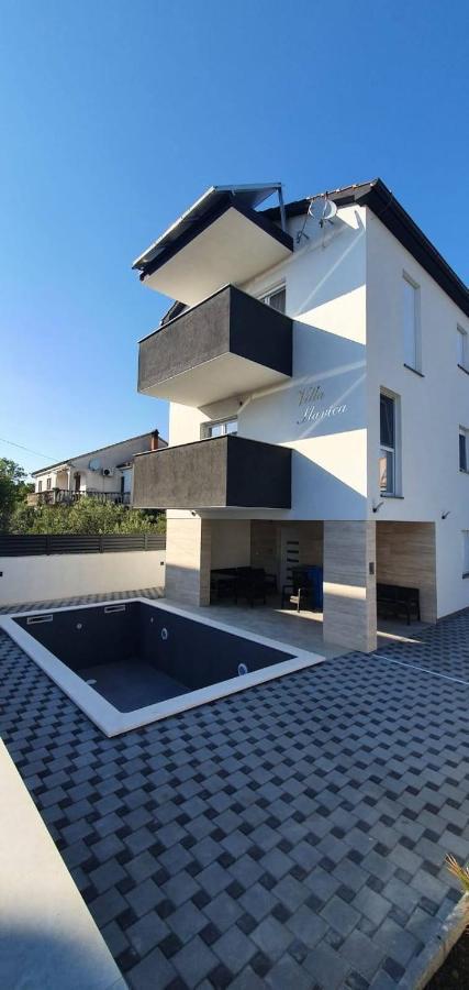 Vila Slavica Vir Exterior photo