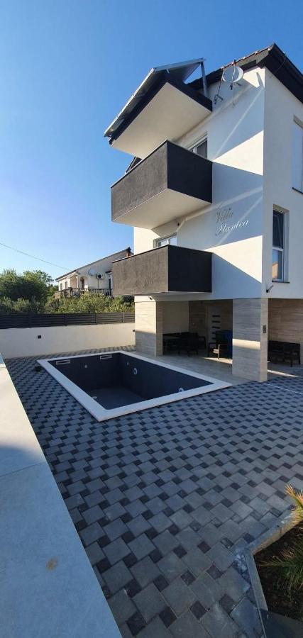 Vila Slavica Vir Exterior photo