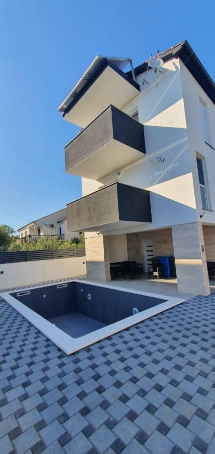 Vila Slavica Vir Exterior photo